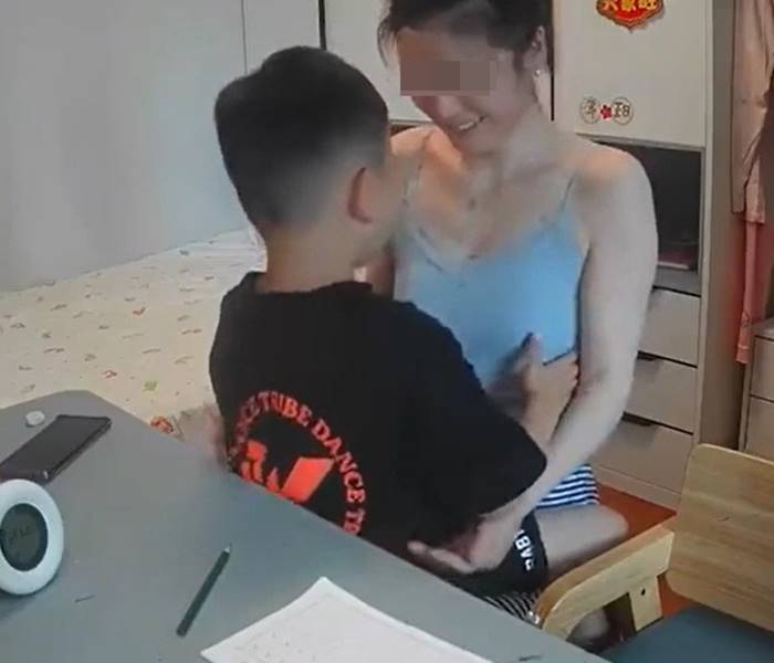 แม่เลี้ยงลูก