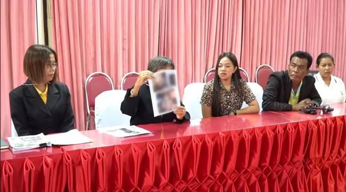 ครูสาวร้องเพลงกลางคืน