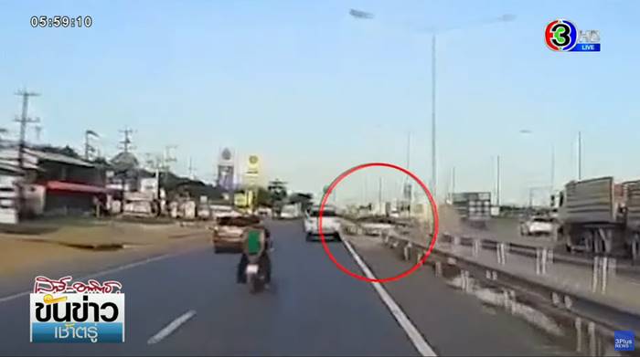 รถมินิชนรถนักเรียน