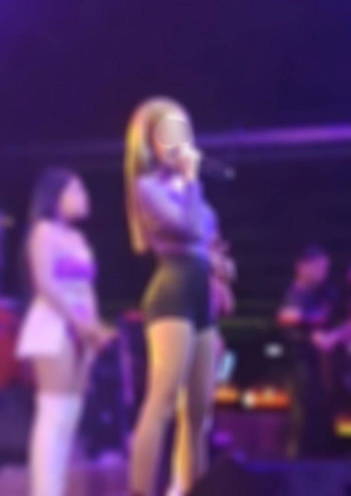 ครูสาวร้องเพลงกลางคืน