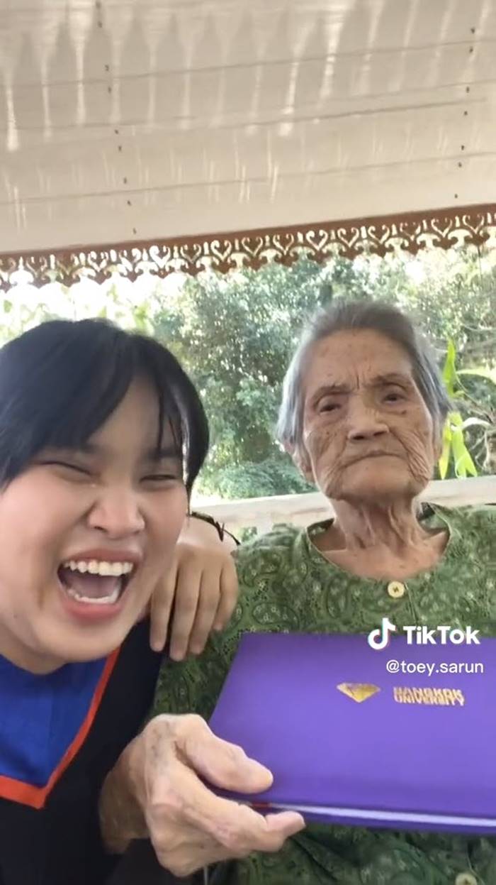 จบปริญญา