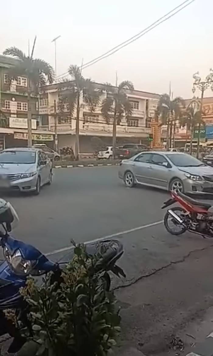 ขับรถชน