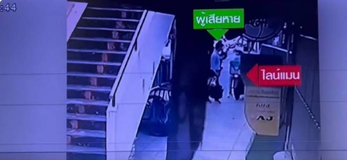  ขี่มอเตอร์ไซค์บนทางเท้า