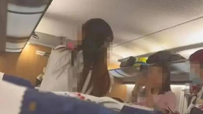 เด็กเตะเก้าอี้