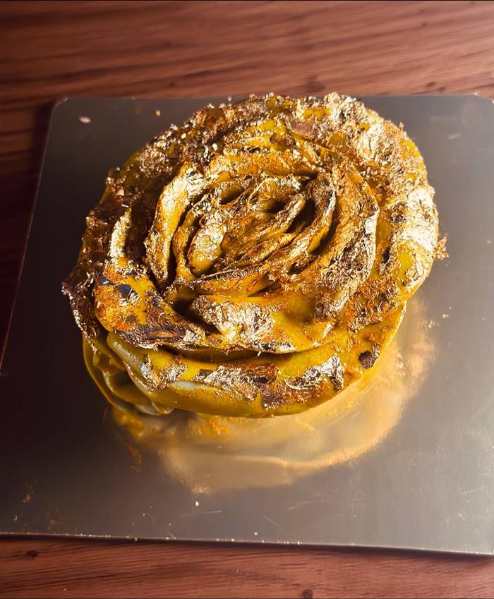  เค้กดอกไม้สีทอง