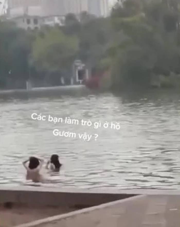 แก้ผ้า, อนาจารในที่สาธารณะ