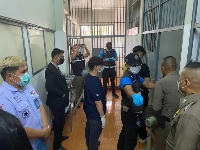 สารวัตรซัว, ผูกคอตาย