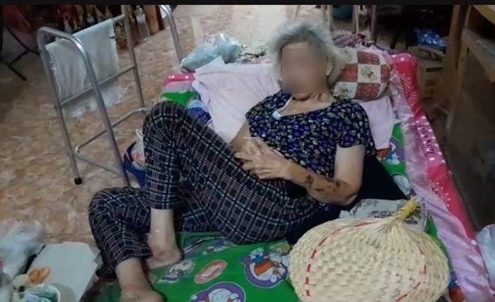 อยู่กับศพ