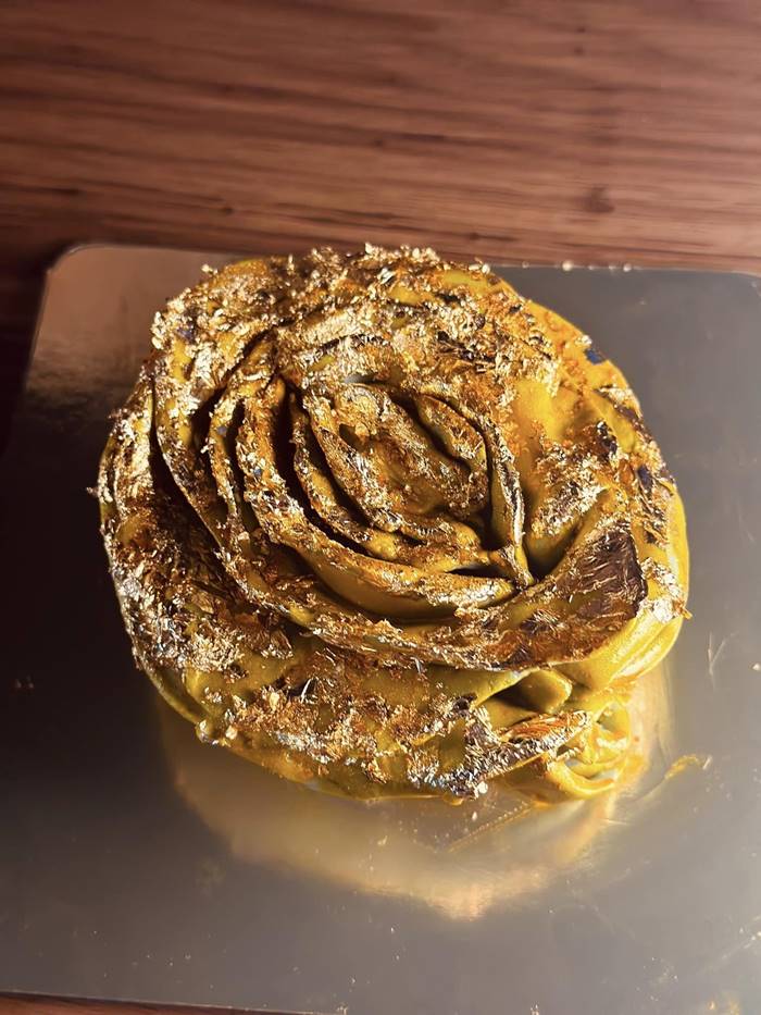  เค้กดอกไม้สีทอง