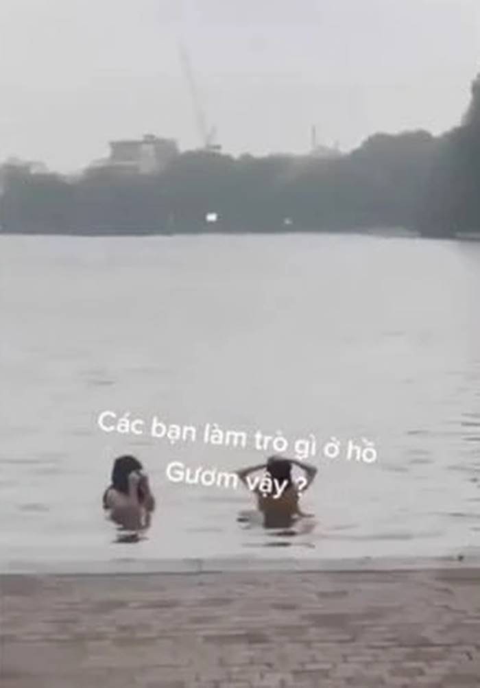 แก้ผ้า, อนาจารในที่สาธารณะ