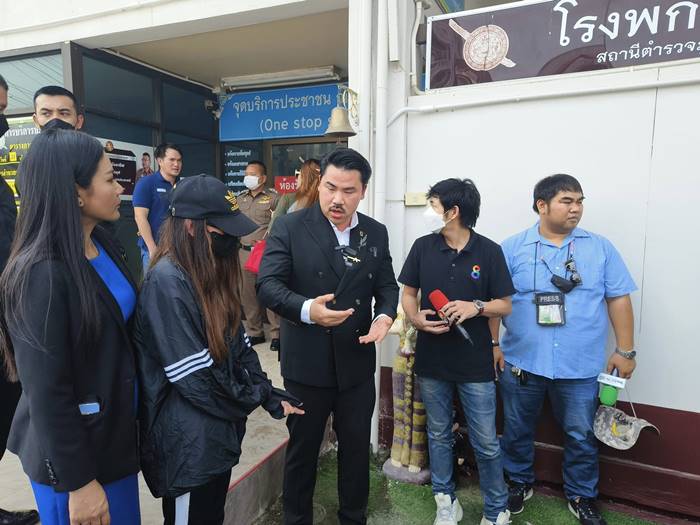  ทำร้ายผู้หญิง