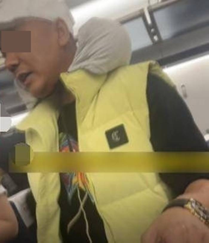 เด็กเตะเก้าอี้