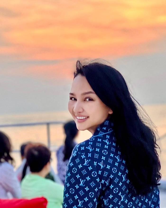 อะตอม สัมพันธภาพ, ครูอ้อย เข็มทิศชีวิต