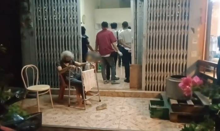 อยู่กับศพ