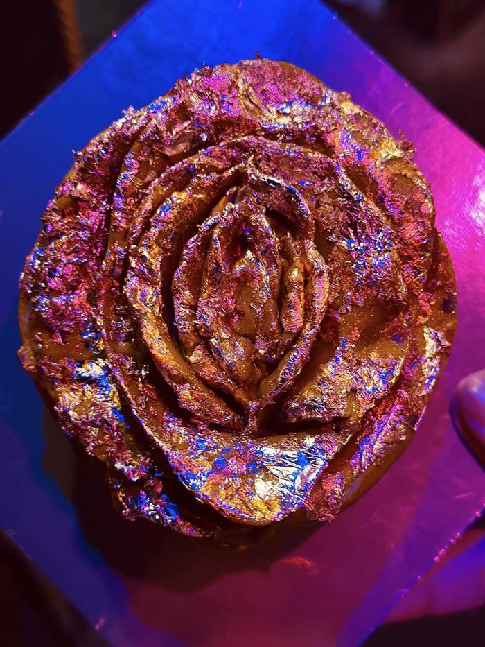  เค้กดอกไม้สีทอง