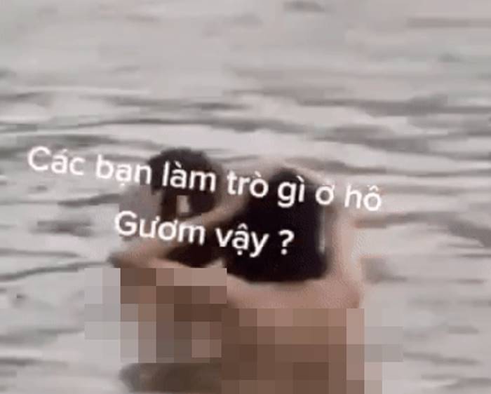 แก้ผ้า, อนาจารในที่สาธารณะ