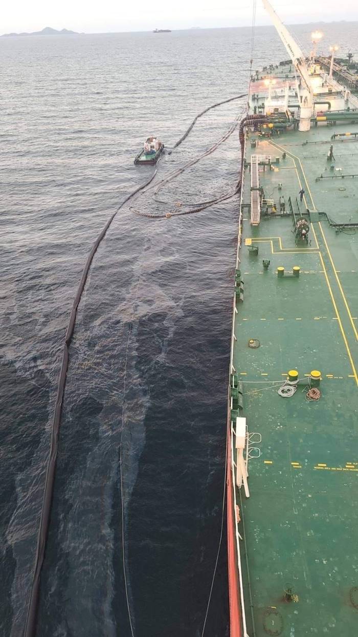 น้ำมันรั่วลงทะเล