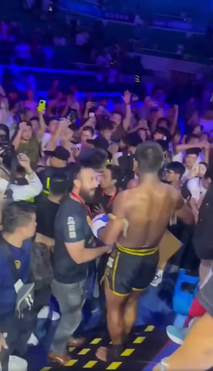 บัวขาว บัญชาเมฆ