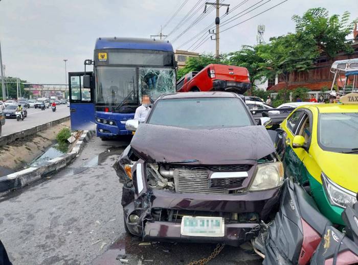 รถเมล์เบรกแตก