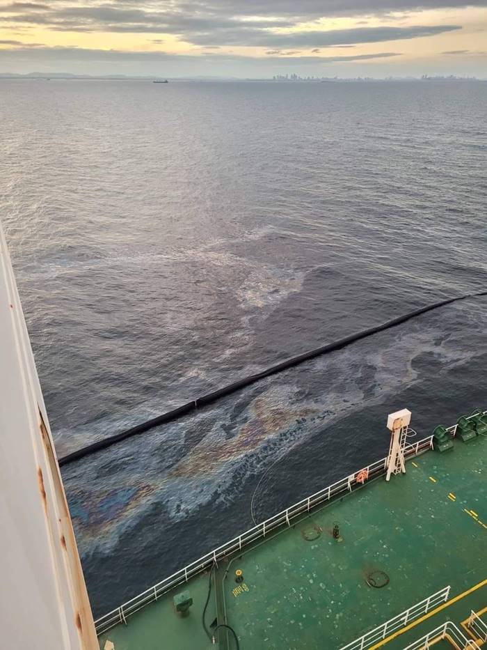 น้ำมันรั่วลงทะเล