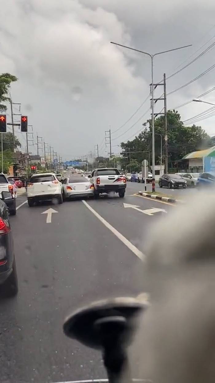 ขับแทรกกลาง