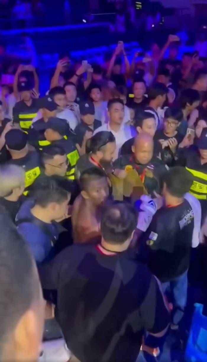 บัวขาว บัญชาเมฆ