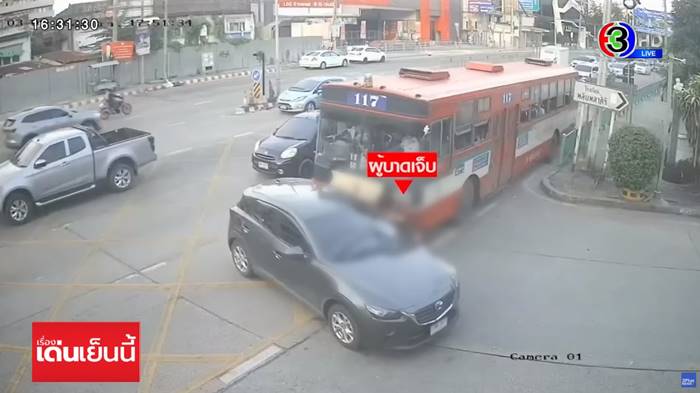 รถเมล์ชนรถมอเตอร์ไซค์