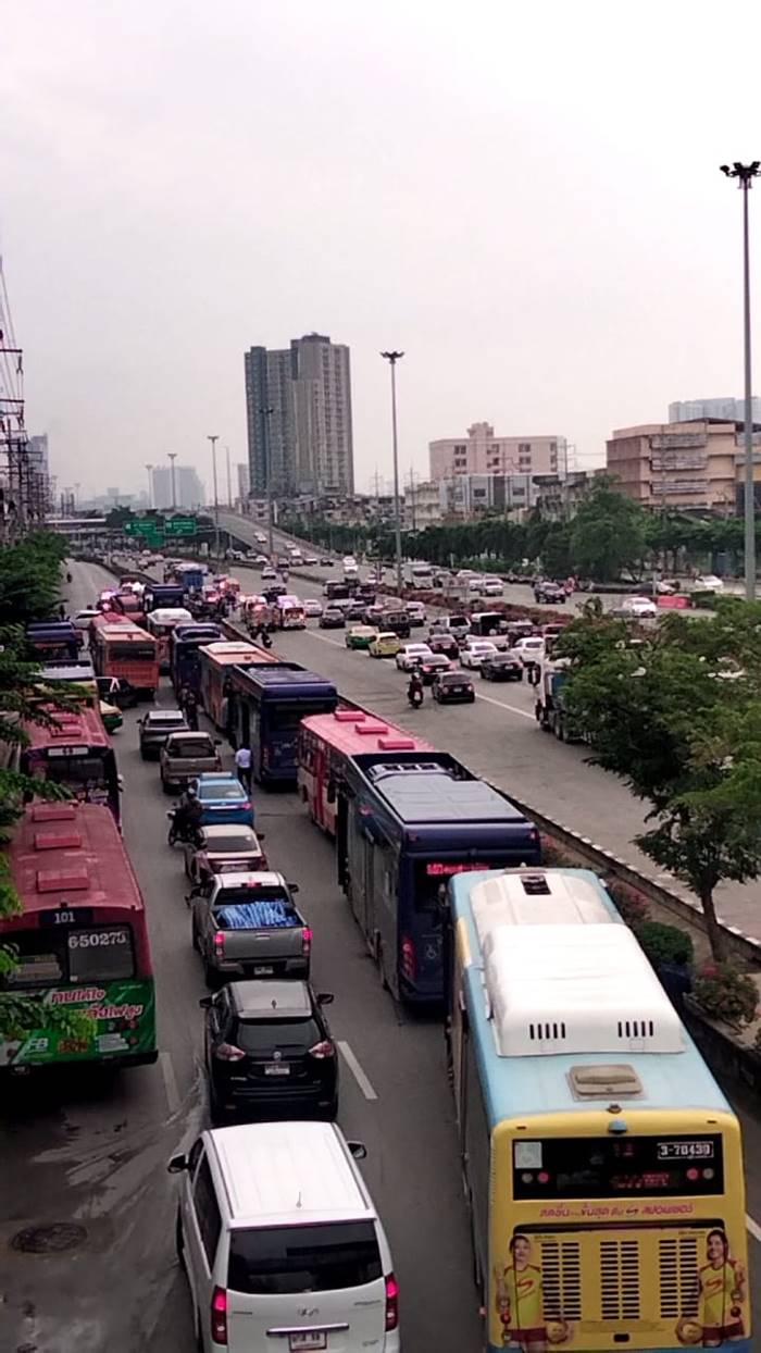 รถเมล์เบรกแตก