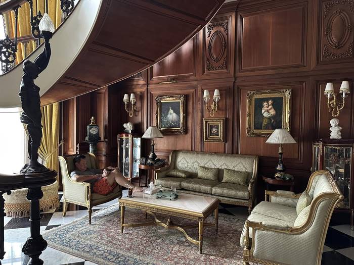 อนุทิน ชาญวีรกูล