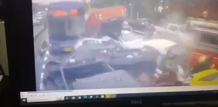 รถเมล์เบรกแตก