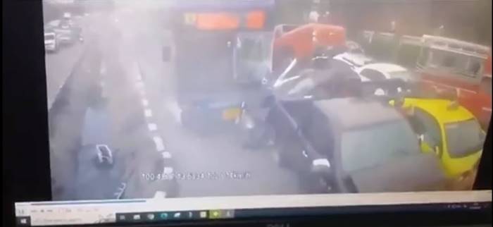 รถเมล์เบรกแตก