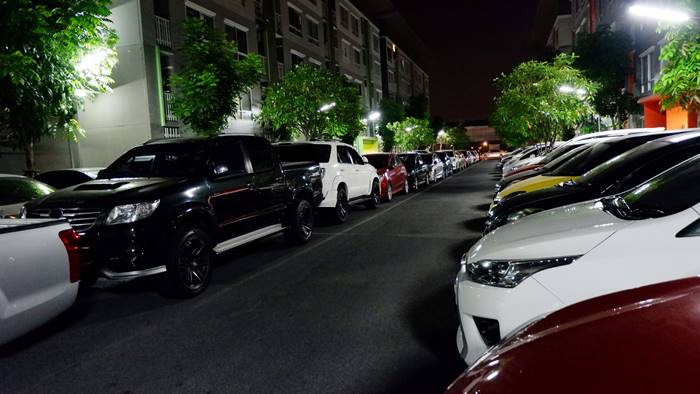 จอดรถในคอนโด