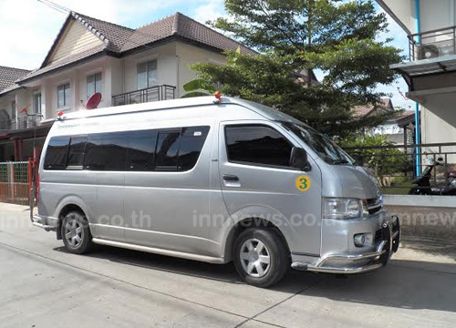 เด็ก ป.3 วิ่งหนีตาย หวิดถูกรถตู้สีขาวติดป้ายรถครูจับตัว