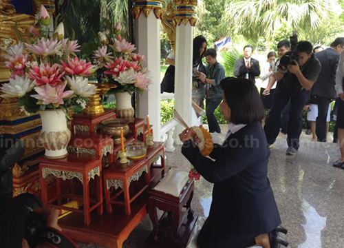 สุวณา ว่าที่อธิบดี DSI เข้าไหว้สิ่งศักดิ์สิทธิ์ หลังรับตำแหน่ง