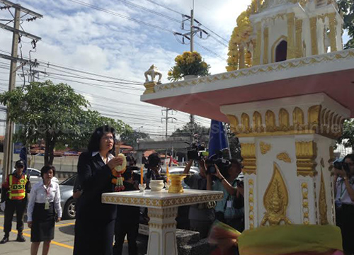 สุวณา ว่าที่อธิบดี DSI เข้าไหว้สิ่งศักดิ์สิทธิ์ หลังรับตำแหน่ง