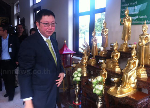 บวรศักดิ์ นำทีม 36 กมธ.ยกร่าง รธน. ไหว้พระวัดพระแก้ว