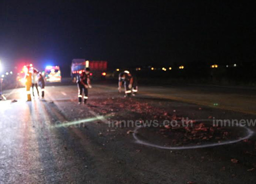 อุบัติเหตุสยอง รถชนหญิงเก็บของเก่าข้างทาง ร่างเละ