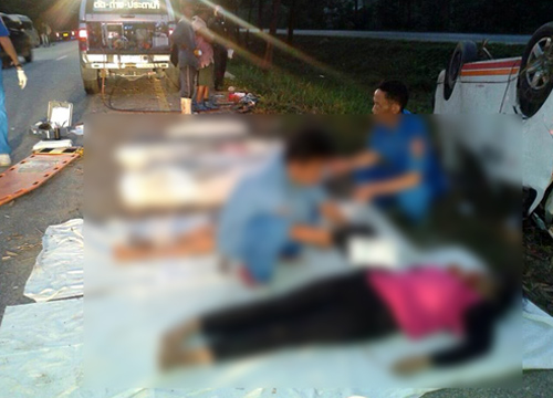 รถตู้กลับจากตลาดโรงเกลือ พลิกคว่ำที่สงขลา ดับ 5 เจ็บ 9