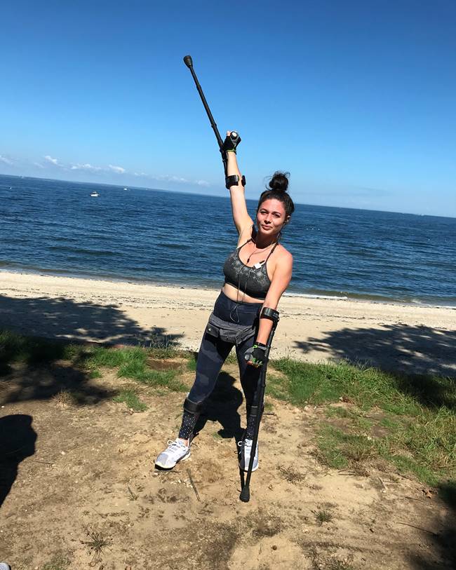 สาวพลัดตกเขา