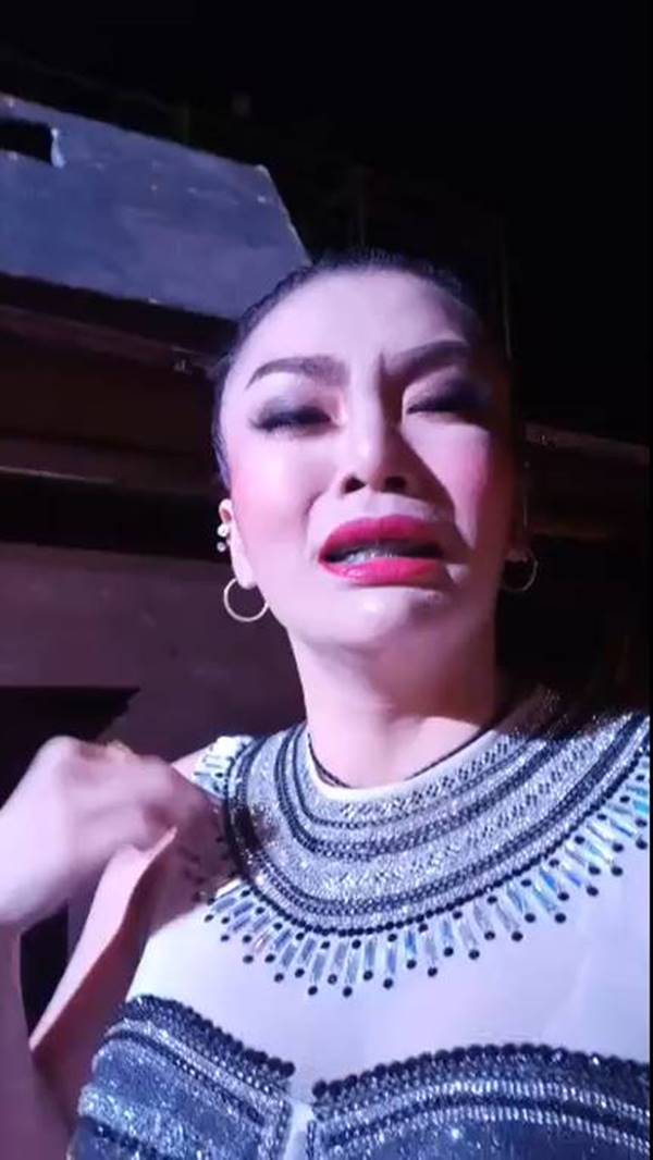 หมอลำสาวร่ำไห้โฮ