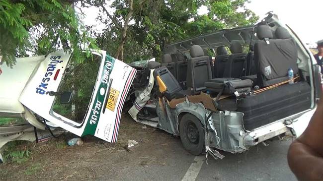 รถตู้โดยสารซิ่งเสียหลัก