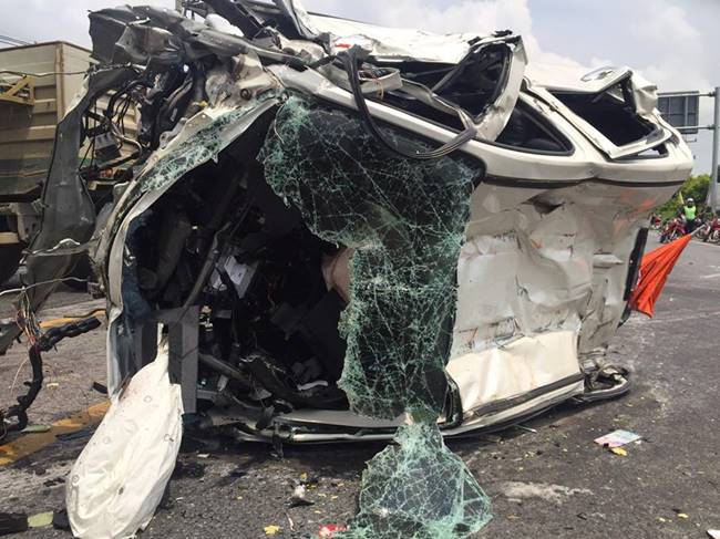 รถชนกัน