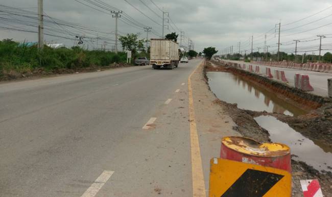 รถตกร่องน้ำท่วม