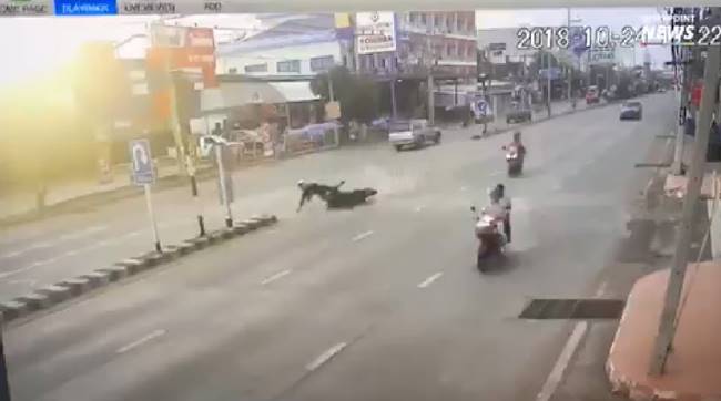  หนุ่มซิ่งบิ๊กไบค์เสียหลัก