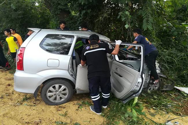 รถพ่วงแหกโค้ง