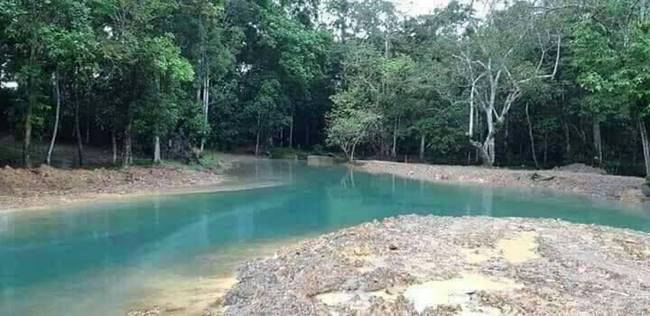 ปรากฏการณ์น้ำเขียวมรกต