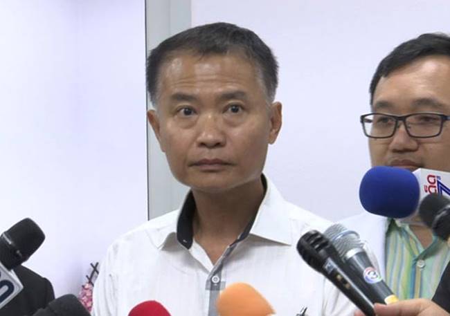 ปลด หมอยอร์น