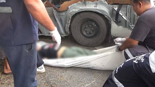 รถตู้โดยสารซิ่งเสียหลัก