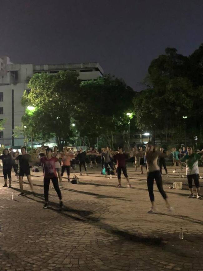 เปิดเพลงเต้นแอโรบิกเสียงดัง