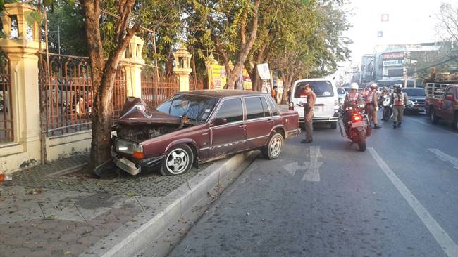 ตำรวจพิสูจน์หลักฐาน 7 วูบคาพวงมาลัย